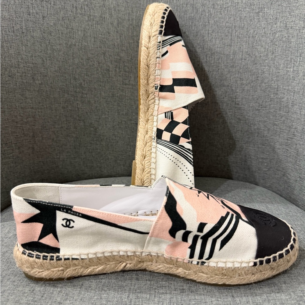 CHANEL Espadrilles - Black, Cream, and Pink Star Design - Picture 3 of 9